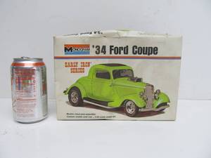 lot 54 image: Vintage Monogram 34 Ford Coupe - Early Iron Series