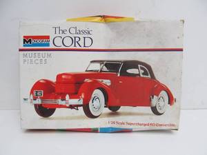 lot 68 image: Vintage Monogram Museum Pieces The Classic Cord Model Kit