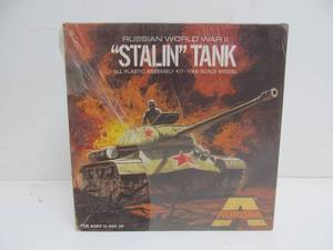 lot 83 image: Aurora Russian WWII Stalin Tank