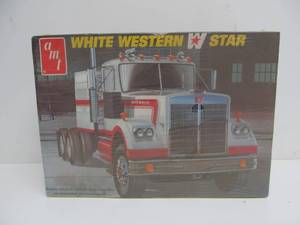 lot 104 image: Larger Vintage AMT White Western Star Semi
