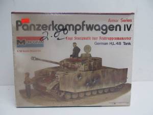 lot 113 image: Vintage Monogram Panzerkampfwagen IV Armor Series German Tank