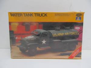 lot 117 image: Vintage Testors Water Tank U.S. Army Air Forces Truck