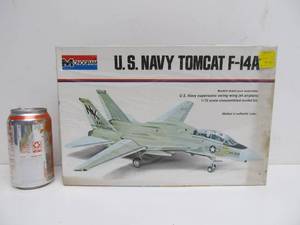 lot 119 image: Vintage Monogram U.S. Navy Tomcat F-14A