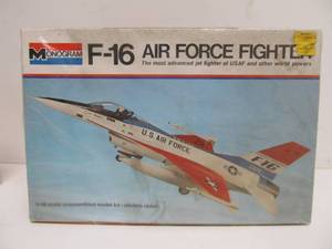 lot 150 image: Vintage Monogram F-16 Air Force Fighter
