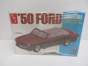 lot 155 image: Vintage AMT 50 Ford Convertible