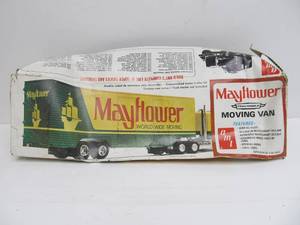 lot 169 image: Larger Vintage AMT Mayflower Moving Van Semi Trailer