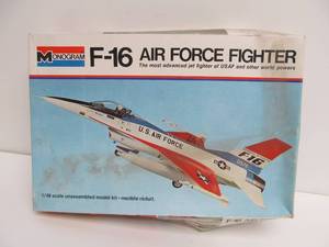 lot 186 image: Vintage Monogram F-16 Air Force Fighter