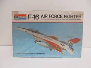 lot 189 image: Vintage Monogram F-16 Air Force Fighter