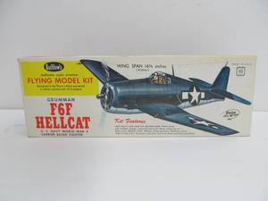 lot 198 image: Vintage Guillows Frumman F6F Hellcat Flying Model Kit