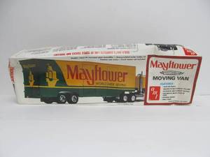 lot 217 image: Larger AMT Mayflower Moving Van Semi Trailer