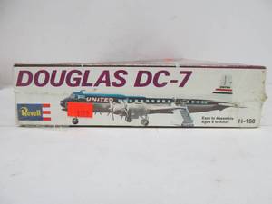 lot 271 image: Revell Douglas DC-7 United Air Lines Mainliner