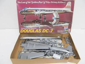 lot 283 image: Revell Douglas DC-7 United Air Lines Mainliner