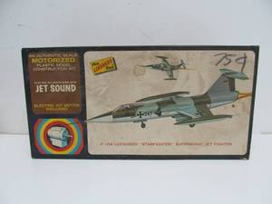lot 284 image: The Lindberg Line Motorized F-104 Lockheed Starfighter Supersonic Jet Fighter