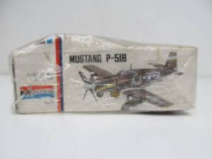 lot 287 image: Vintage Monogram Mustang P-51B