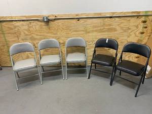 lot 48 image: Lot of 5 Folding Chairs