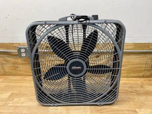 lot 82 image: LASKO 20 Box Fan
