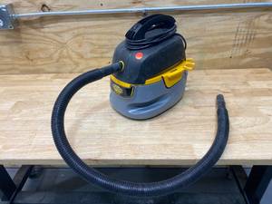 lot 103 image: STINGER 2.5 Gal. 1.75-Peak HP Compact WetDry Shop Vacuum with Filter Bag, Hose and Accessories
