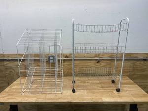 lot 85 image: Wire StorageDisplay Racks