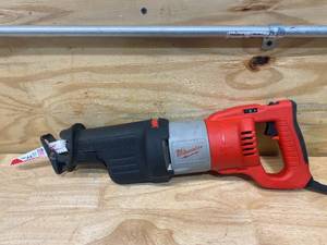 lot 10 image: MILWAUKEE 13 Amp Orbital Super Sawzall with Rotating Handle