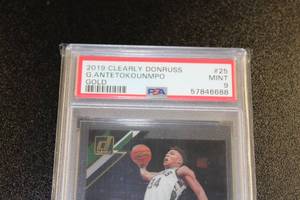 2019-20 Clearly Donruss Gold Giannis Antetokounmpo #25 PSA 9