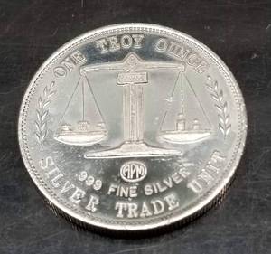 1 TROY OZ .999 FINE SILVER EAGLE WITH FLAG TRADE UNIT