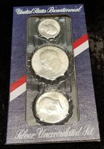 1976 US 3 COIN SILVER BICENTENNIAL SET IN ORIGINAL PACKAGING