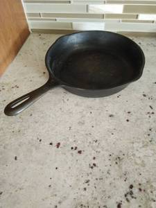 lot 13 image: 8 Cast Iron Pan