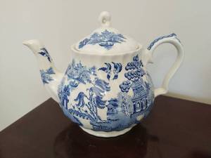 lot 21 image: Vintage Teapot by Sadler