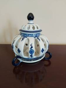 lot 22 image: Asian Style Blue & White Candleholder