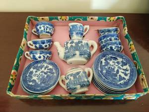 lot 23 image: Blue & White Miniature Tea Set