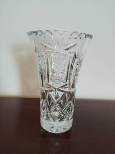 lot 31 image: Crystal Vase