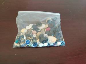 lot 36 image: Collection of Vintage Buttons