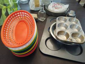 lot 46 image: Collection of Kitchen & Dcor Items