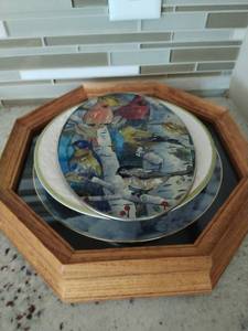 lot 48 image: Two Collector Plates & Hanging Glass Dcor