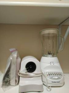 lot 122 image: Hamilton Beach Blender & Rival Food Grinder with Accessories