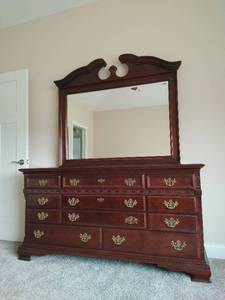 lot 141 image: 11 Drawer Dresser with Mirror