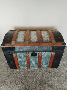 lot 142 image: Old Trunk on Casters