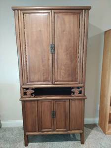 lot 2 image: Vintage Asian Style Hutch