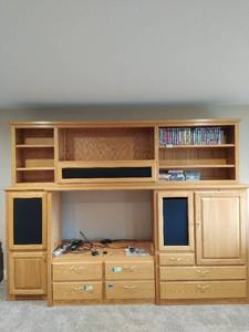 lot 184 image: Large Entertainment Center