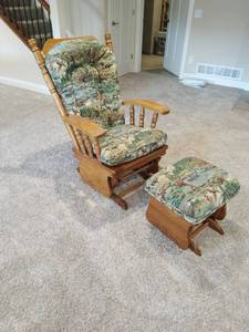 lot 188 image: Sportsman Gliding Rocking Chair with Ottoman