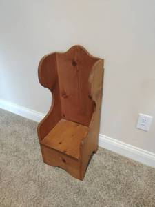 lot 189 image: Vintage Childs Chair