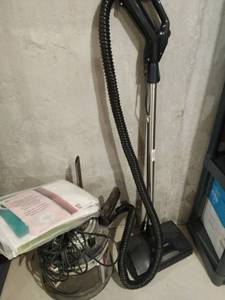 lot 206 image: Majestic Filter Queen Vacuum