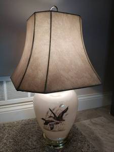 lot 210 image: Vintage Table Lamp