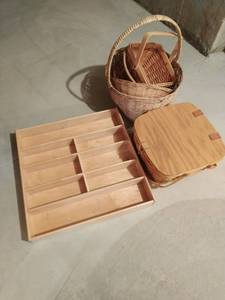lot 228 image: Collection of Baskets and Organizer
