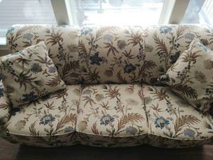 lot 53 image: Sofa by Smith Brothers