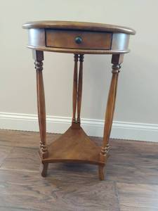 lot 54 image: Round Accent Table