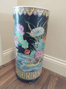lot 70 image: Asian Style Ceramic Umbrella Stand Vase