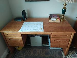 lot 74 image: Desk