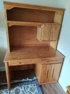 lot 77 image: Desk