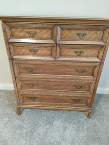 lot 100 image: Vintage Thomasville Dresser